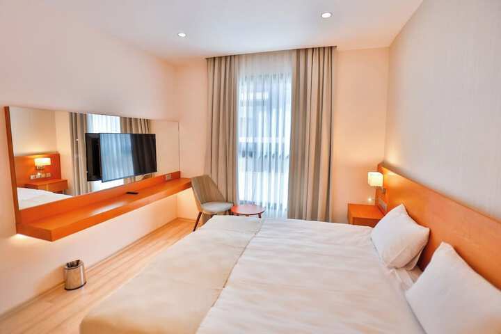Room 14 of 29