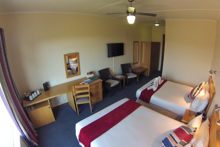 Room 4 of 138