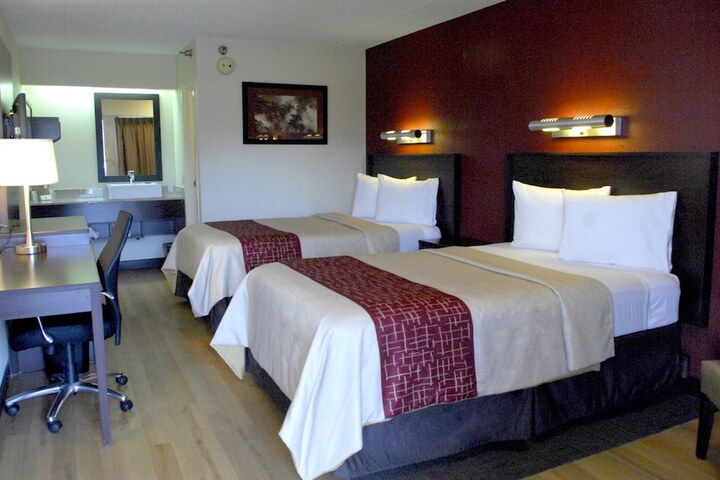 2 Double Beds (12 of 12)