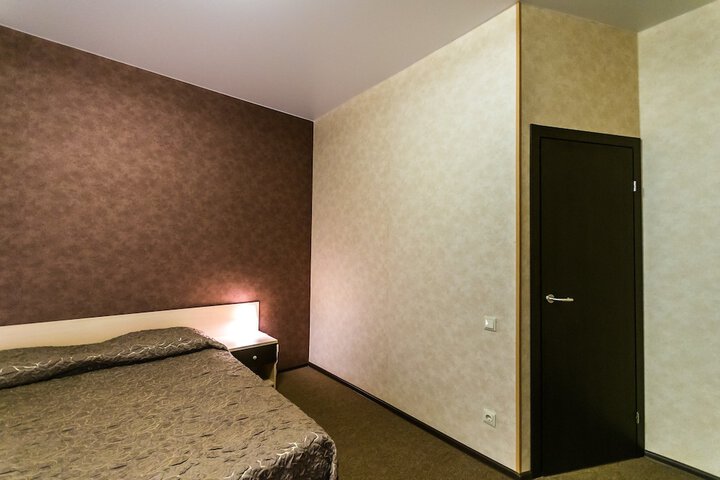 Room 26 of 122