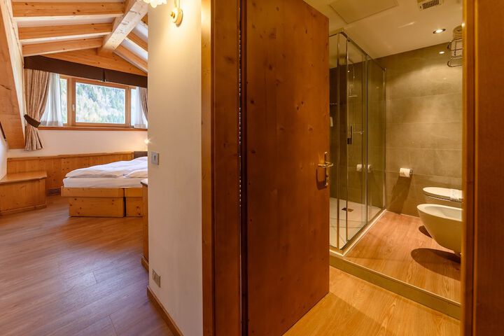 Room 12 of 92