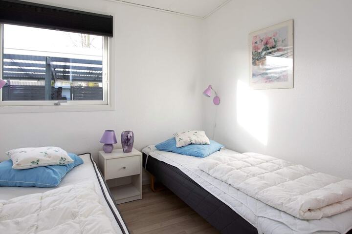 Room 2 of 63