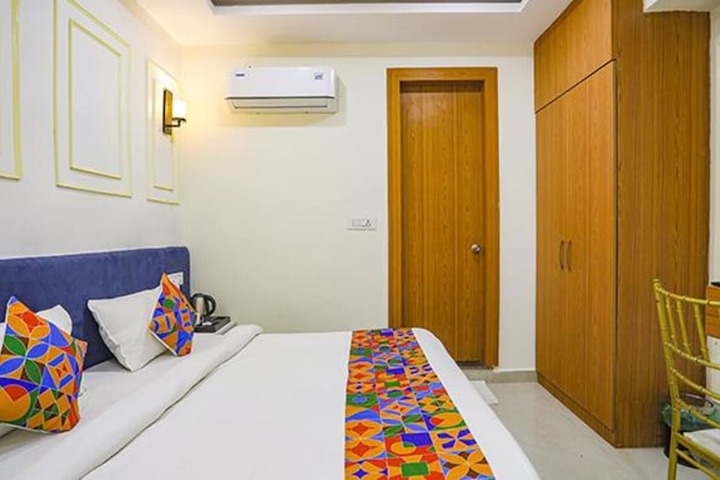 Room 9 of 26