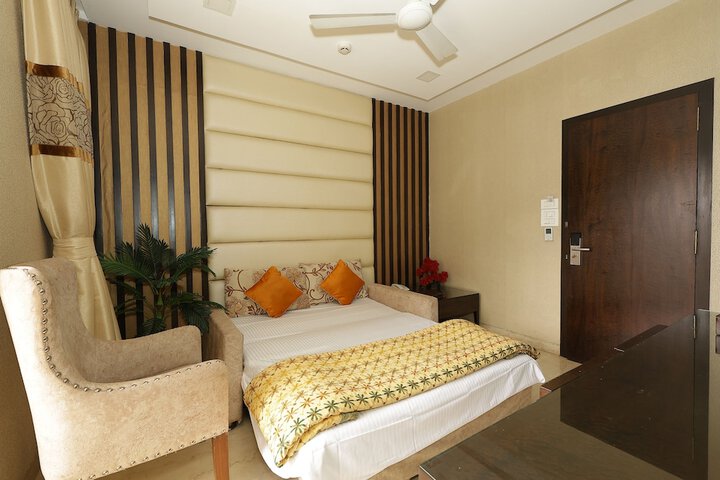 Room 25 of 73