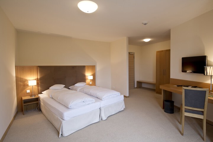 Room 7 of 34