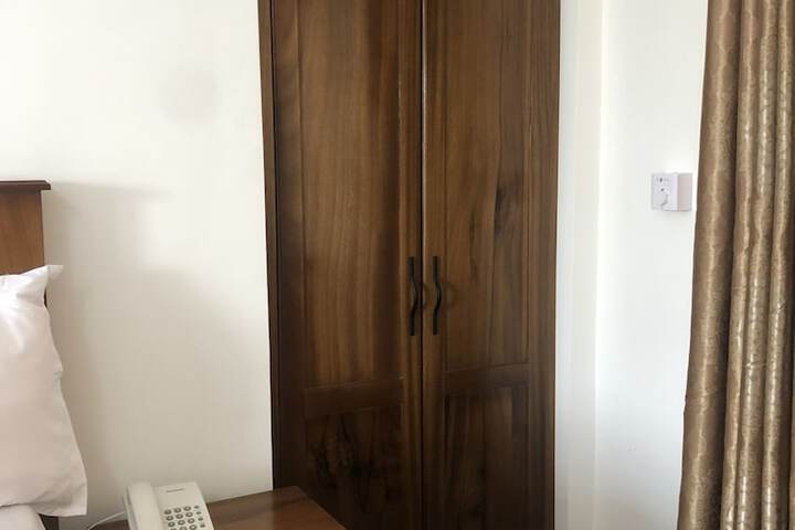 Room 2 of 29