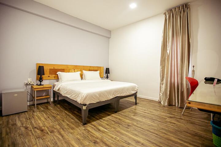 Room 8 of 34