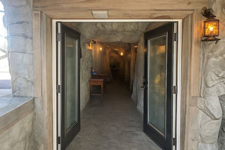 Room 10 of 28