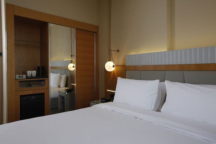 Room 16 of 66