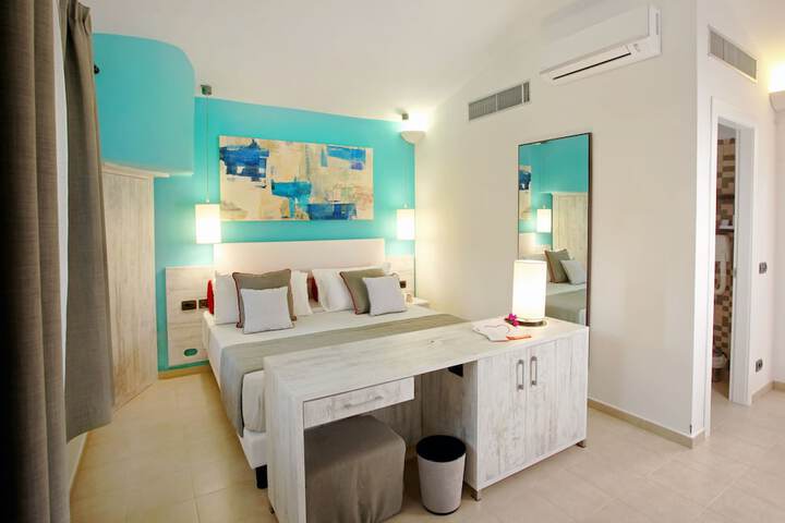 Room 7 of 76
