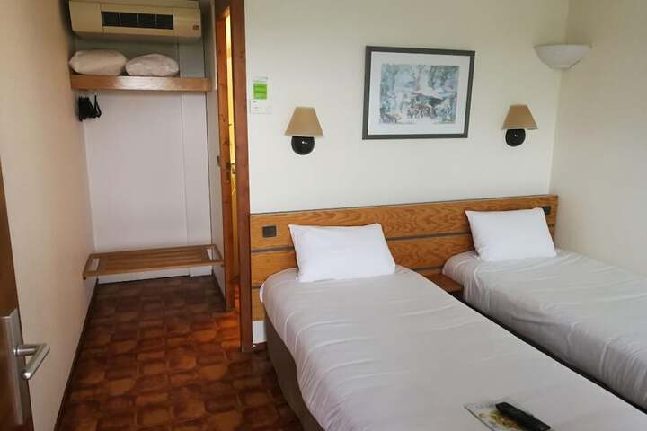 Room 15 of 32