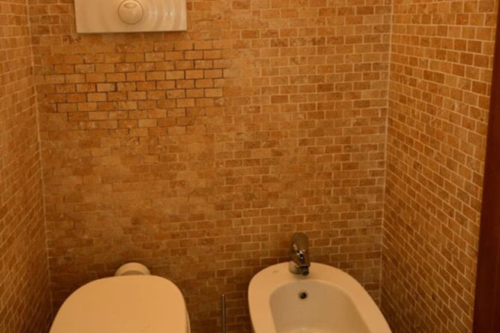 Room 6 of 9