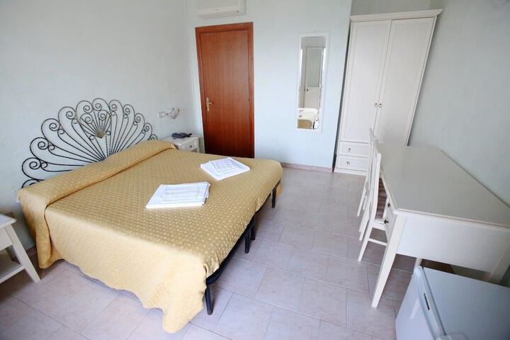 Room 3 of 59