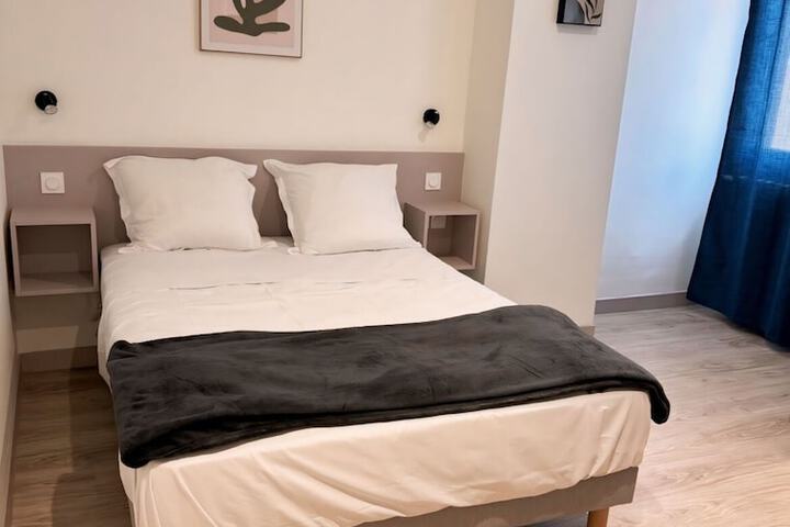 Room 4 of 12