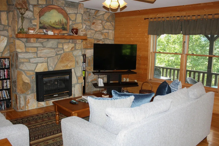 Room 5 of 16