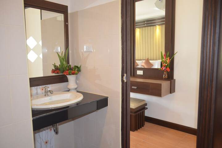 Room 6 of 95