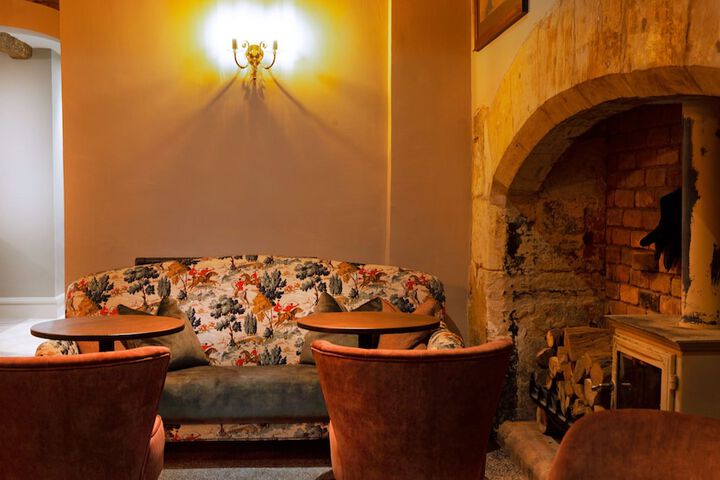 Lounge 100 of 109
