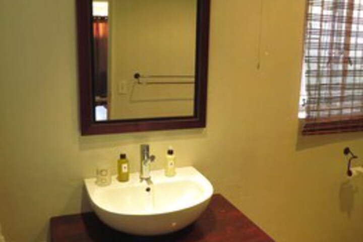 Room 4 of 18