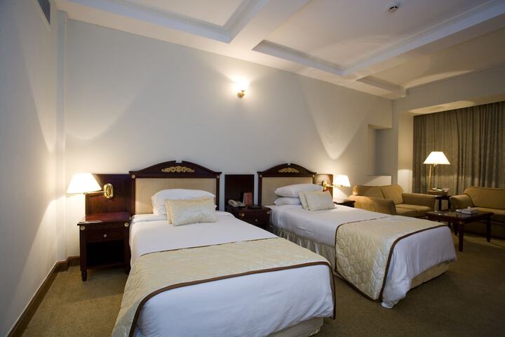 Room 27 of 259