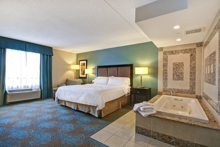 1 King Standard Accessible (4 of 17)