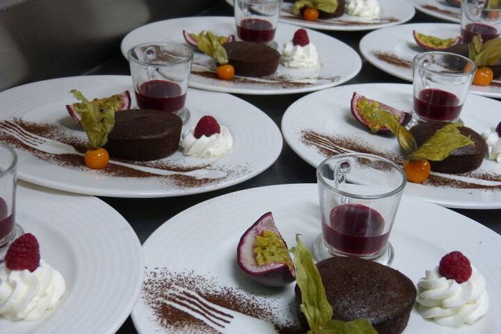Dining 16 of 40