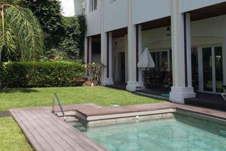 Photo of La Luna Blanca