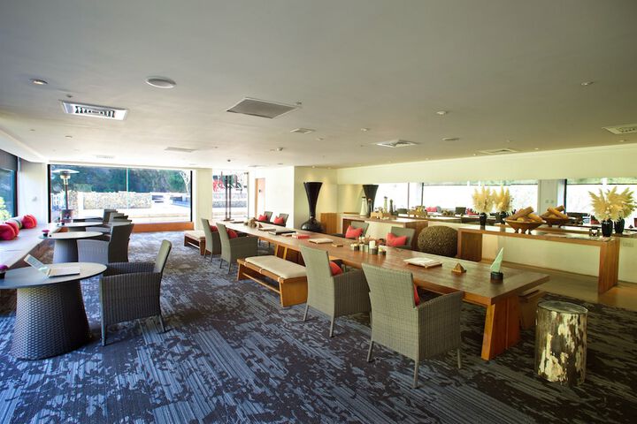 Lounge 74 of 92