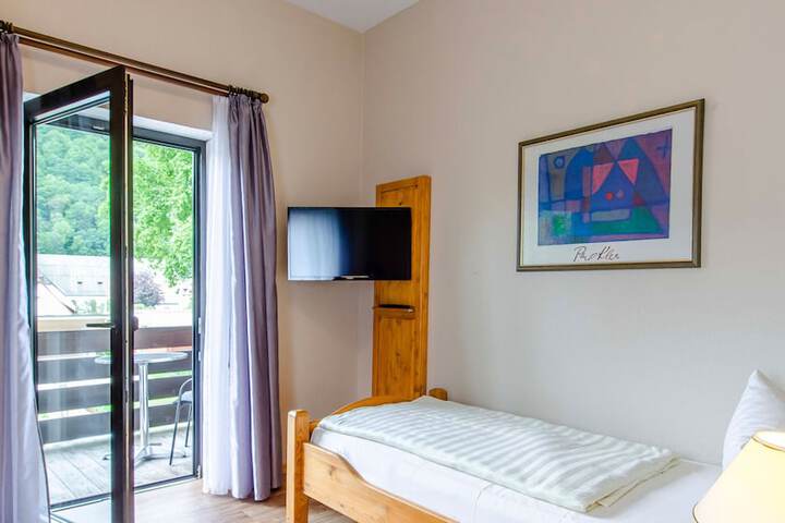 Room 14 of 33