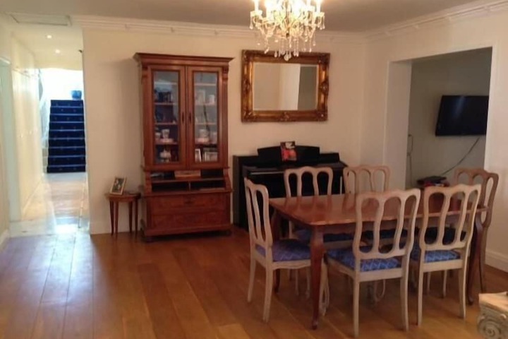 Room 11 of 28