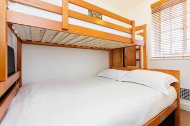 Room 5 of 11