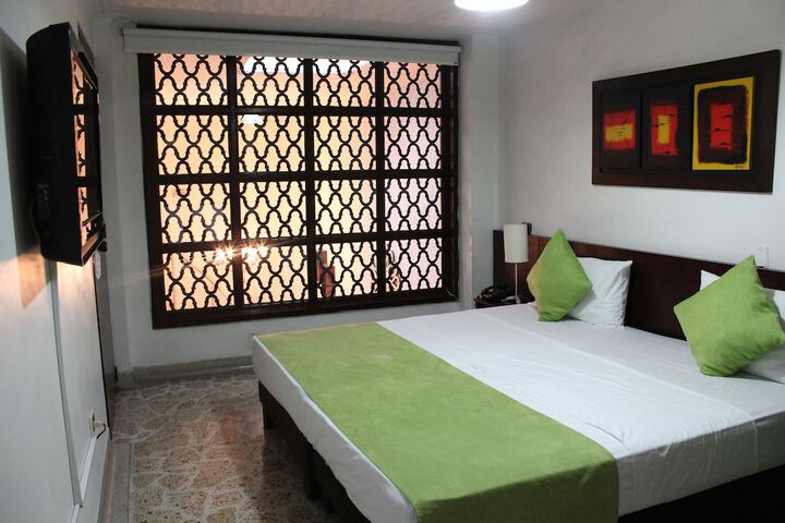 Room 3 of 44