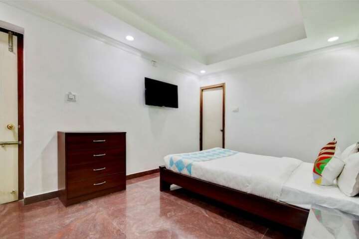 Room 7 of 13