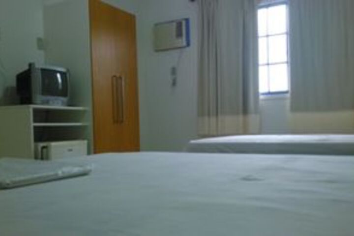 Room 23 of 40