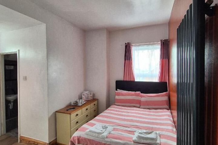 Room 9 of 28