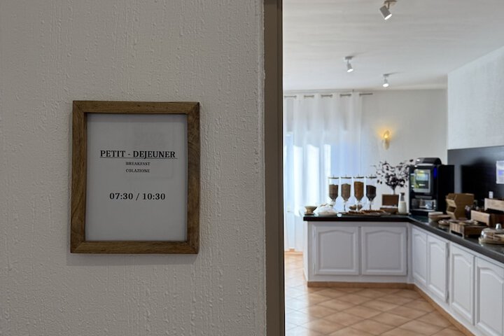 Breakfast/Coffee Service 42 of 60