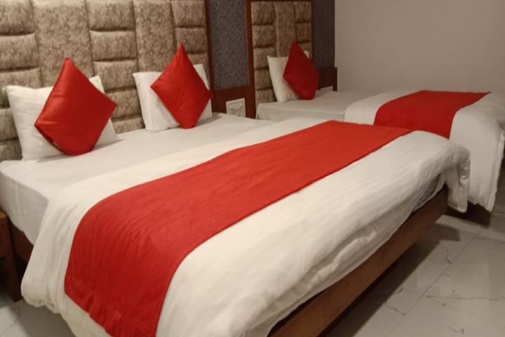 Room 13 of 20