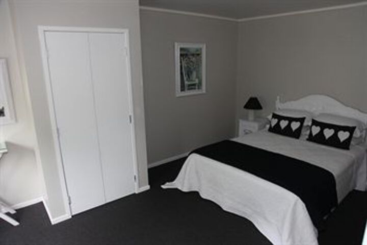 Room 11 of 19