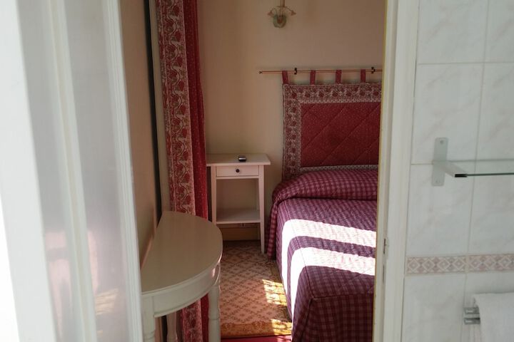 Room 19 of 32