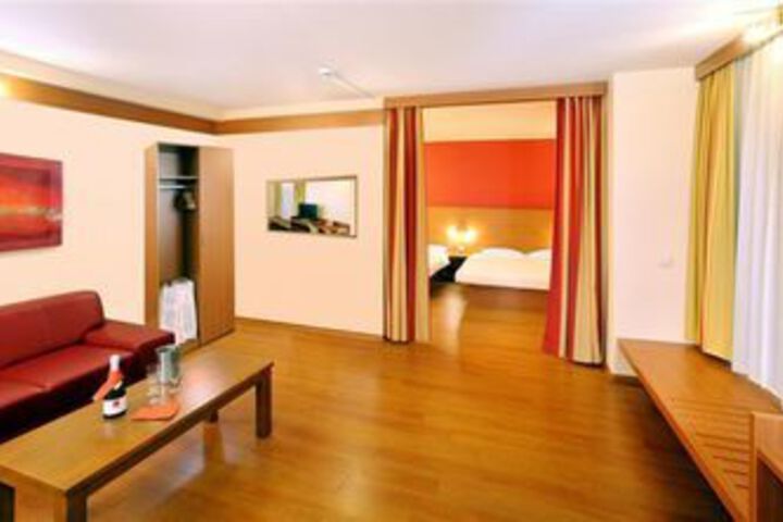 Room 37 of 69