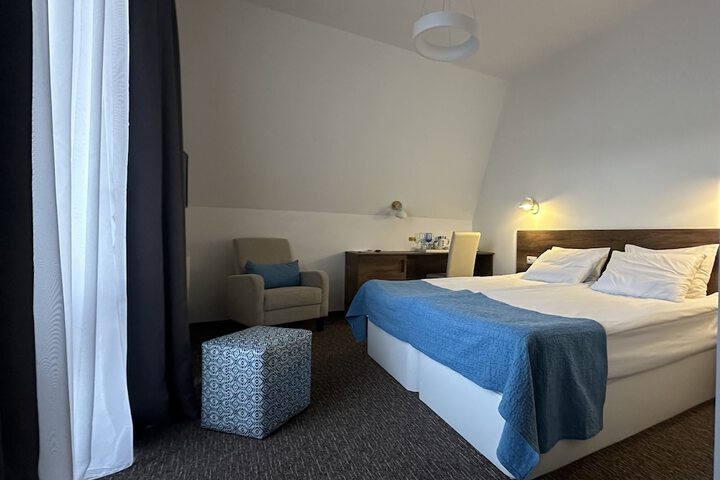Room 10 of 68