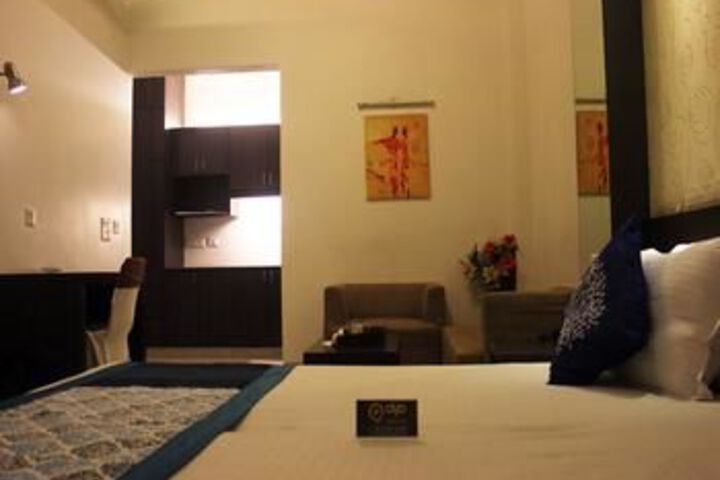 Room 11 of 18