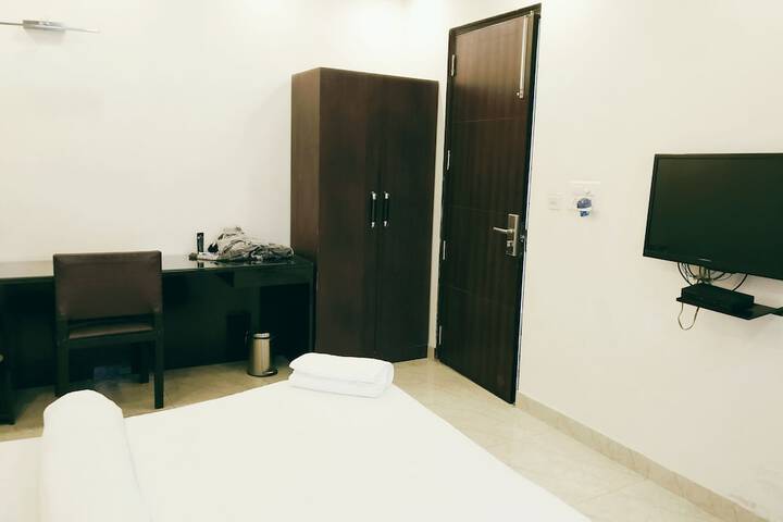 Room 27 of 98