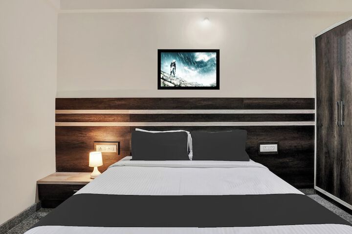 Room 9 of 33