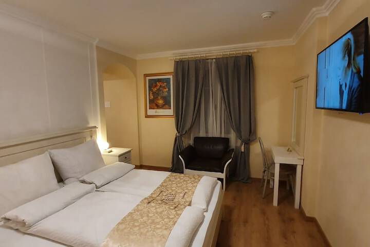 Room 21 of 266