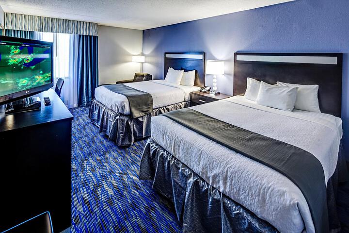 2 Queen Beds (6 of 7)