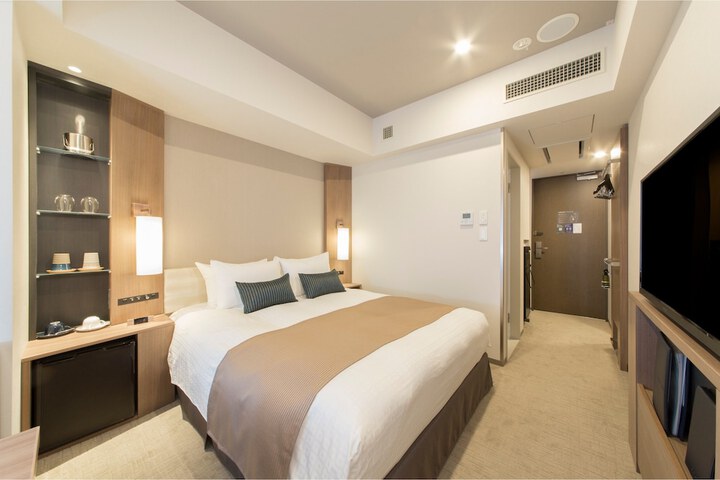 Room 12 of 96