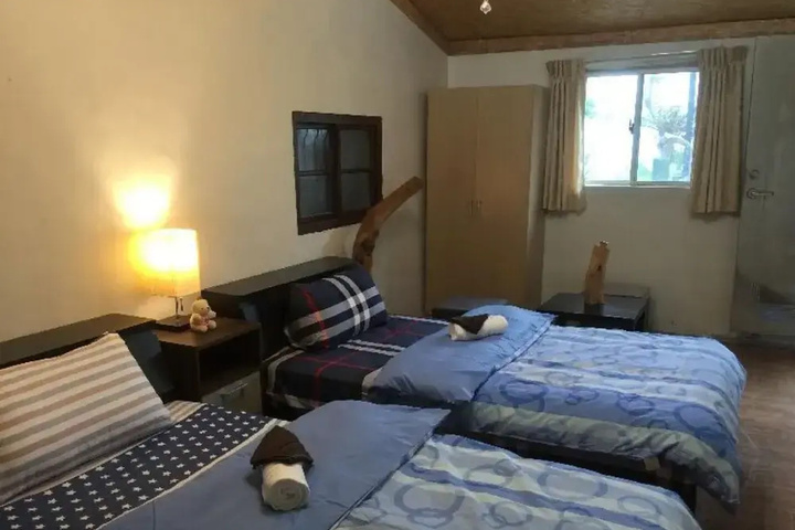Room 4 of 15