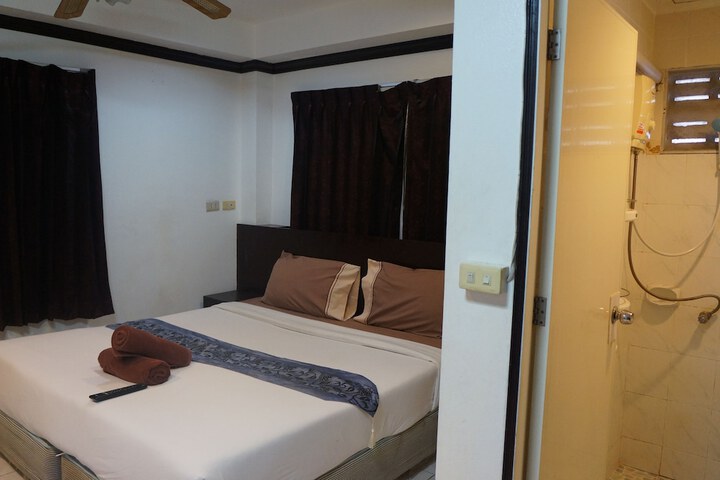Room 10 of 84