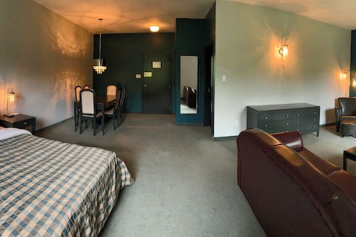 Room 7 of 11