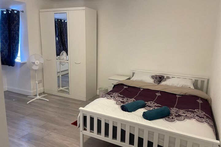 Room 5 of 18